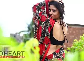 Hot Bhabhi in Saree Reveals Big Tits and Ass in Episode 4