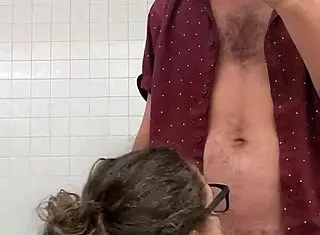 Attempted encounter at rest stop bathroom with petite girl.