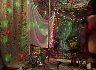 Halloween pussy dance is so fun! 😈