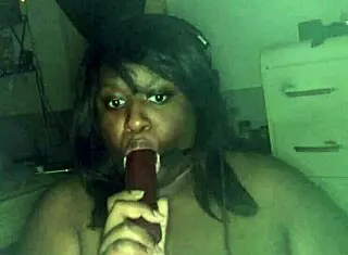 Gamergirl Indulges in Self-Play on Cam