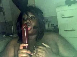 Gamergirl Indulges in Self-Play on Cam