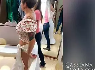 dia de fazer compras peguei um amigo e deixei gozar na minha boca