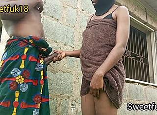 A forró szomszédom krémes puncija megőrjít.