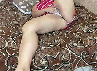 Milf webcam show with pussy cum finish.