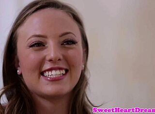 Søde teen 18+ babes forfører hinandens fisse