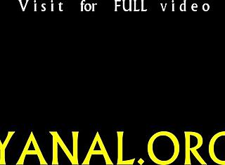 قصة عادية عن قضيب صلب ينزلق في شرج روسية شابة متمدد أثناء هاردكور هواة.