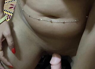 Indijski jija sali chudayi s hindijskim zvokom v kuhinji