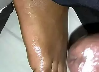 guy cums all over her feet