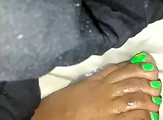 guy cums all over her feet