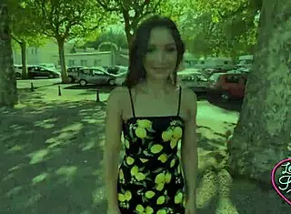 Valentina est une petite 18+ coquine accro au sexe