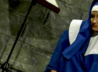 Rakastan kiusata blondi-orjani ajeltua pillua