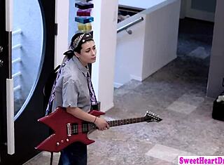 Lekk den varme rosa fitta, lesbo jente 18+, sier hun på skolen.