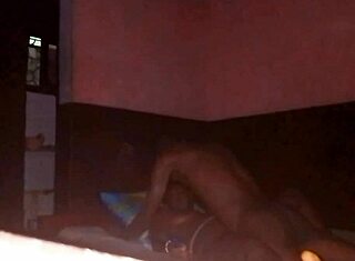 Проститутка, которую я встретил в клубе, танцует и трахает в миссионерской позе