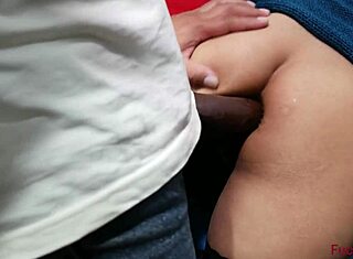 زوجة قحبة تشتهي قضبان عملاقة في الطيز