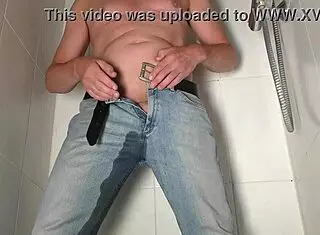 Desperate MAN JEANS PISSING fun from Holland!