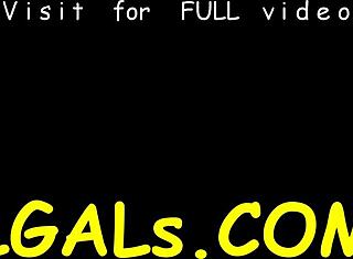 Navdušen sem, ko gledam srčke, ki ližejo in igrajo z dildosi v divji lezbični akciji – čisti užitek videti najstnice 18+ raziskovati vsak cm!