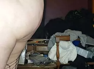 Thick Milf Uses Dildo On Mirror For Intense Pleasure