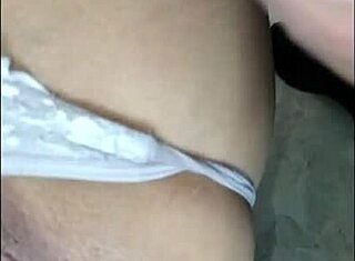 Prima mea întâlnire sălbatică cu două vixeni mature