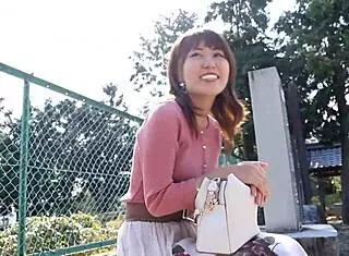 Check out this hot girl with big ass and small tits! 😘