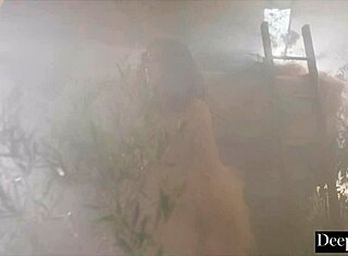 わー、エレナ・コシュカの激しいファンタジー3P、大きな黒チンポに深く騎乗！😍