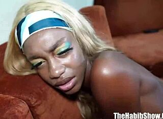 آسيا بانكس تأخذ بي بي سي ضخم من ترنت. كسها الكريمي يُدق بقوة