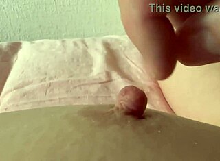 Milf Main Keras dengan Puting Bertindik di Katil Pagi Awal, Perah Tetek Kecil 18+ dan Nub Besar Intensif