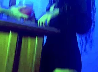 Mamei bem gostoso o barman hisak