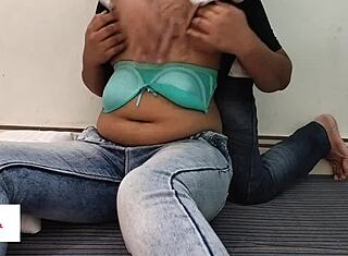 Moj nečak mi ga je dal v usta in naredil nered s sesanjem in jebanjem