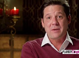 زوجين ناضجين يتعلمون حيل الشفط الساخن قبل حفلة التبادل الليلة