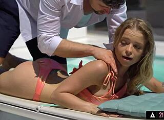 Αγαπάω πώς η Alexa Flexy παίρνει το μεγάλο μου πούτσο στον στενό της ξανθό κώλο έξω, είναι τόσο σφιχτός και άγριος!