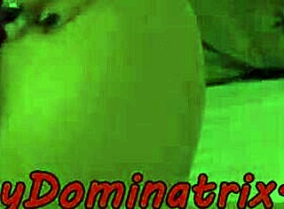 Соло-доминатрикс дразнит чувственным дилдо-игрой