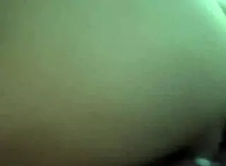 Tinder slut gets fucked in car on date