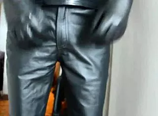 i'm jerking in leather pants