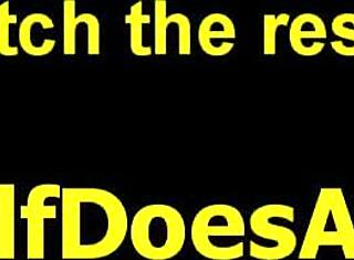 يا سلام، عايز تشوفني أنيك الملف المنحنية الجارة في الطيز؟