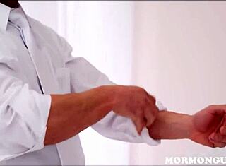 Wow! Mormoonse jock plaagt Mr. Muscles met hete actie!