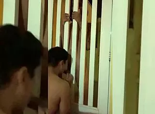 dei para o meu vizinho safado no portão de casa