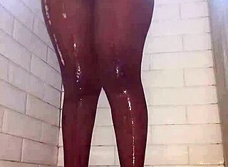 Oda arkadaşımı duşta çıplak yakaladım