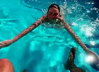 Steamy sex date turns wild at the pool