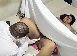 वाह! हॉर्नी गायनेकोलॉजिस्ट चब्बी बीबीडब्ल्यू को बेडरूम कंसल्टेशन में फक करता है!