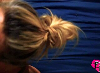 Davina Raines fanger stesønnen sin som onanerer til hennes store rumpe