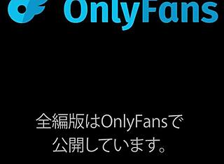 Net gefilmd: schattige langharige ladyboy wordt wild.