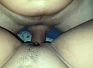 Arkadaşımın karısı o gittikten sonra vahşi sürüş için gizlice geliyor