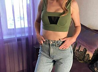 Майката на приятеля ме утешава с интензивно смучене и див екшън в руски аматьорски клип