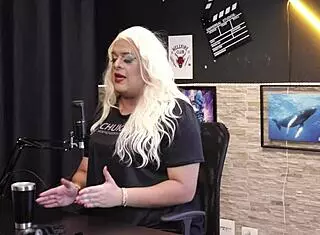 Lorrayne Lovely Trembles at Dating Idea, Enjoys Morning Sex as Submissive Woman