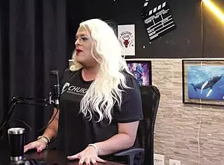 Lorrayne Lovely Trembles at Dating Idea, Enjoys Morning Sex as Submissive Woman