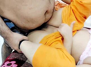 Indijski pastorček zapelje in prepeče svojo ločeno pastorko