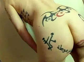 this amateur milf twerks naked without panties for her neighbors.