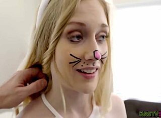 Emma Starletto, dobrá malá 18+ zajacica, dostáva buchanie poriadne!