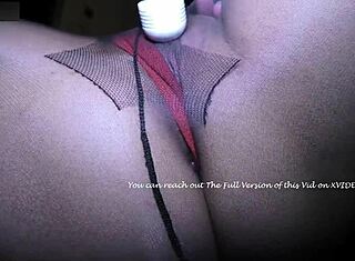 यूनिफॉर्म्ड टोक्यो बेब्स एक्शन में