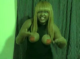 Cupcakke deepthroats prod by Seemaple while teasing amateurs with music